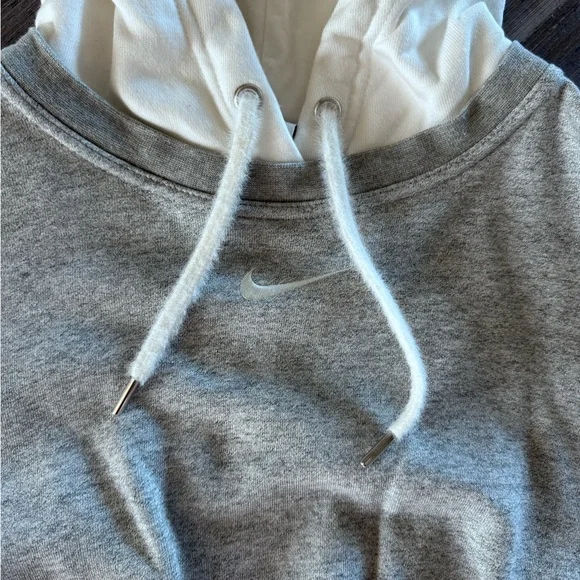 Nike Women's Gray and White Hoodie - Picture 3 of 6